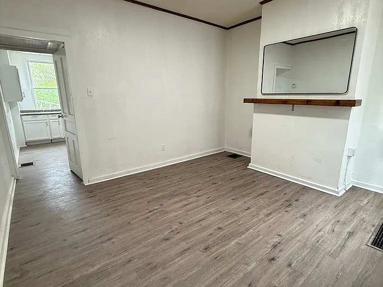 1104 Langtry St — Photo 1
