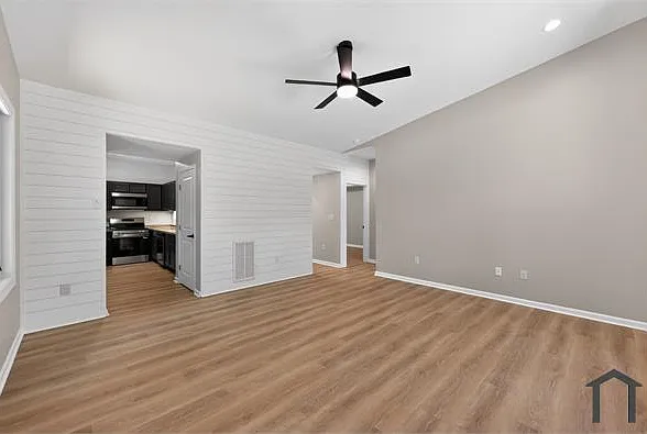 2 bed, 990 sqft, $1,550 — Photo 4
