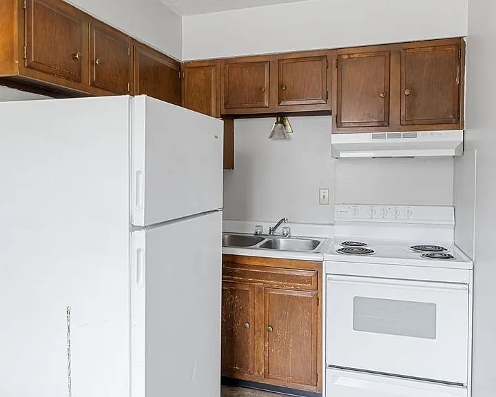 University Apartments — Photo 13