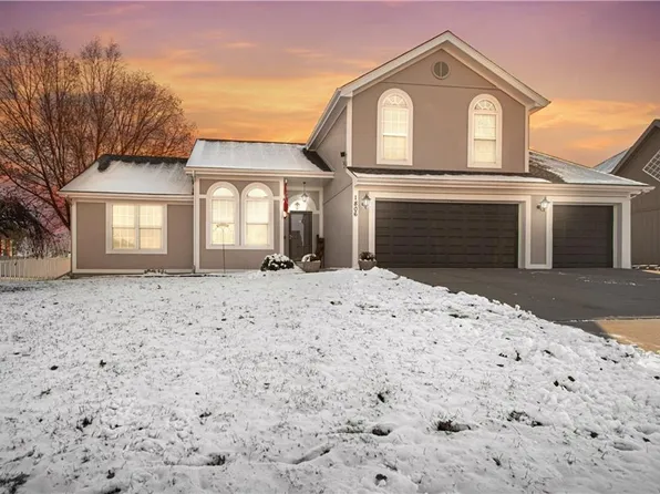 1806 White Tail Ln, Liberty, MO 64068