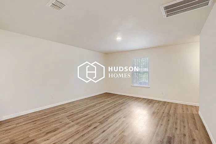 3 bed, 2.0 bath, 1028 sqft, $1,775 — Photo 3