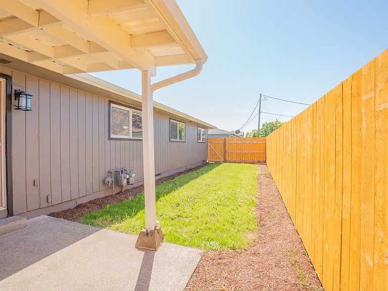2910 Railroad St SE — Photo 13