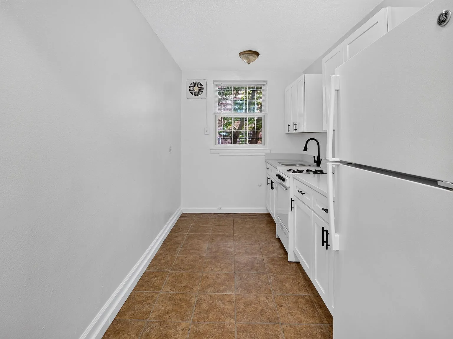 1441 Somerset Pl NW — Photo 4