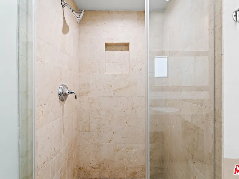 430 N Maple Dr #203 — Photo 22
