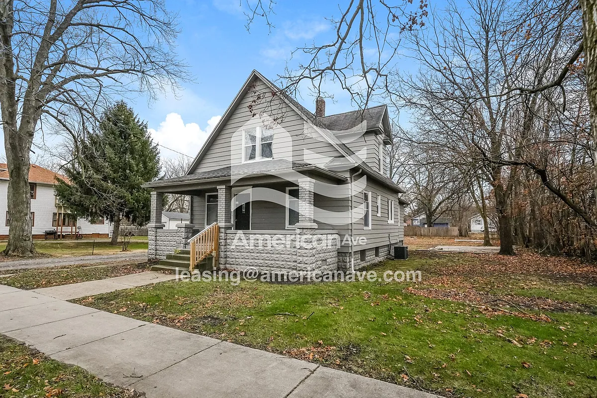 1774414_002_front_view_14210355.jpg - 237 W Garfield Ave