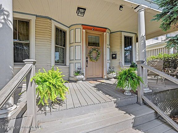 3rd image of 629 N Main Ave