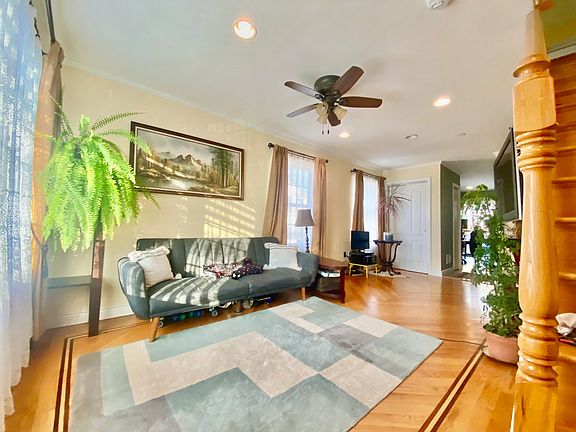 4th image of 980 Olympia Blvd