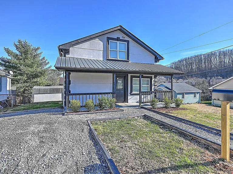 488 Virgil Ave — Photo 2