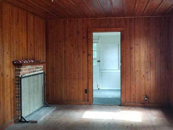5th image of 104 Water St