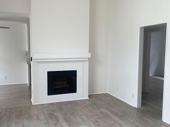 3rd image of 930 Venice Blvd #209