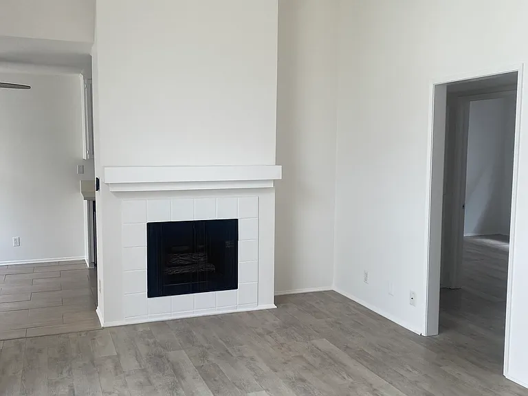 930 Venice Blvd #209 — Photo 3