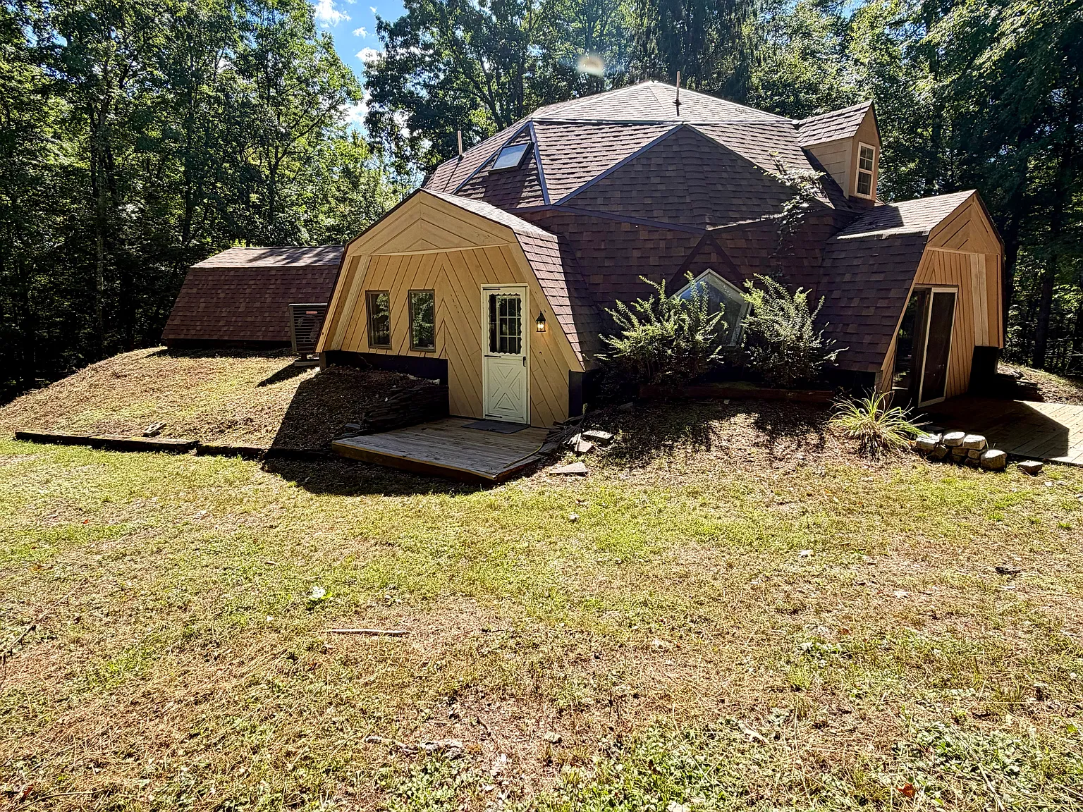 4 bed, 2300 sqft, $2,395 — Photo 4