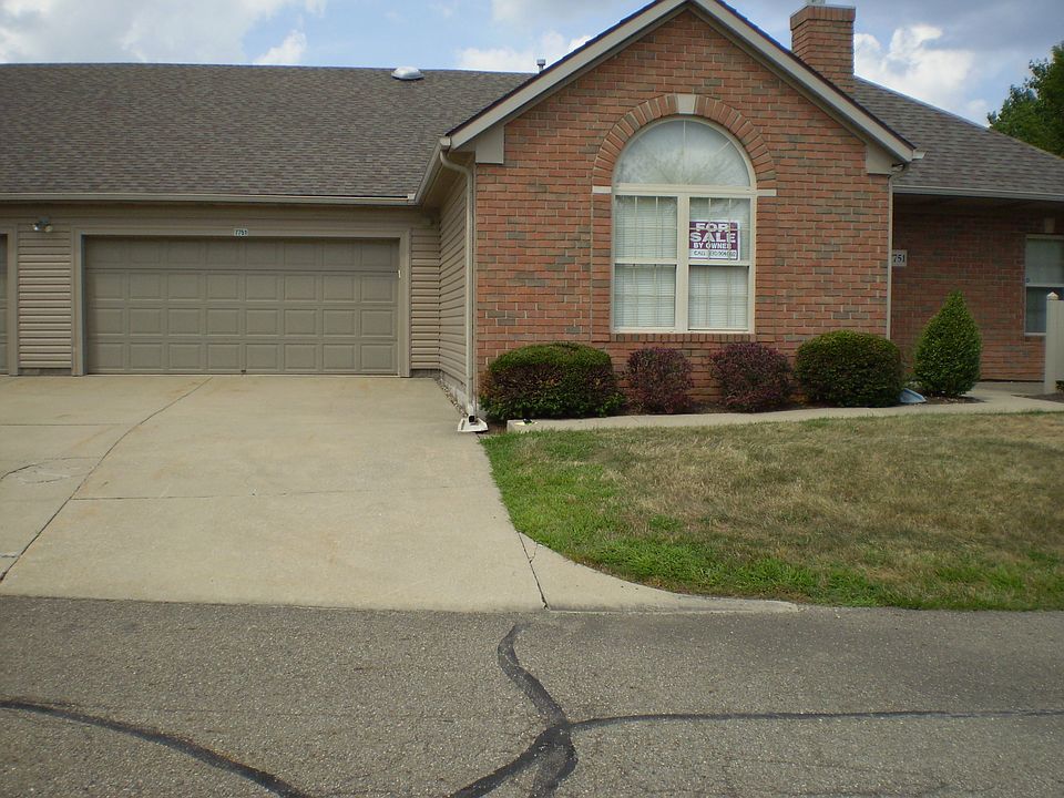 Front of condo/2 car garage