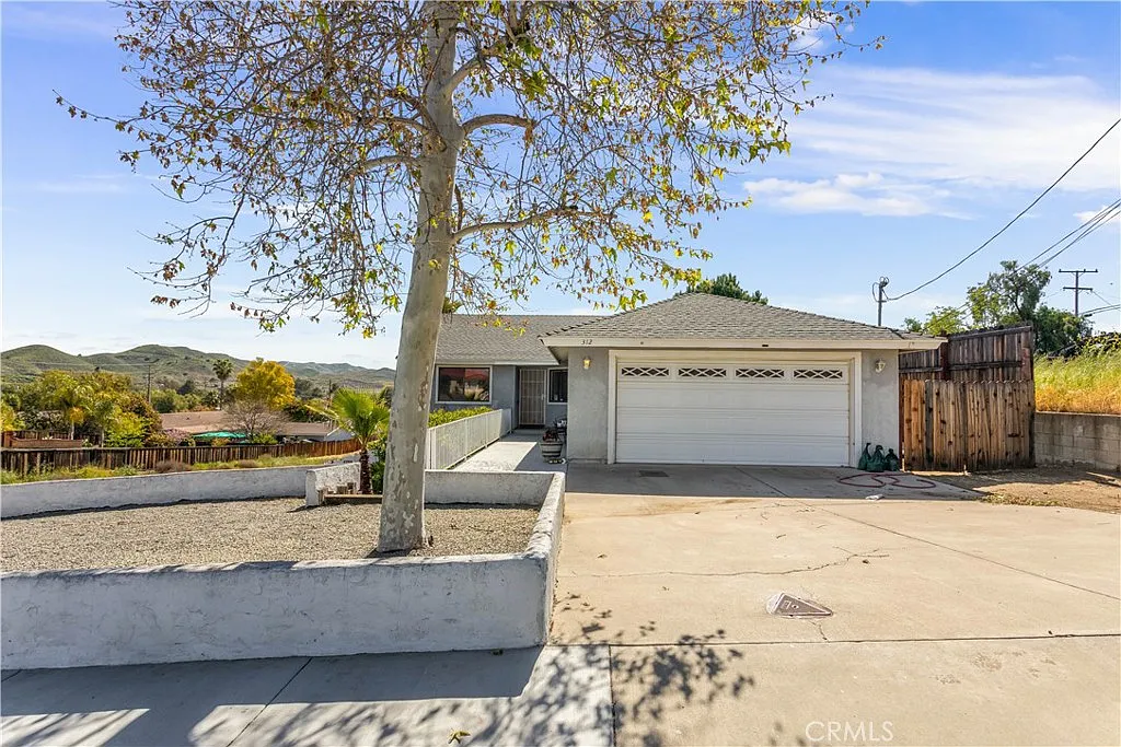 3 bed, 1320 sqft, $2,900 — Photo 2