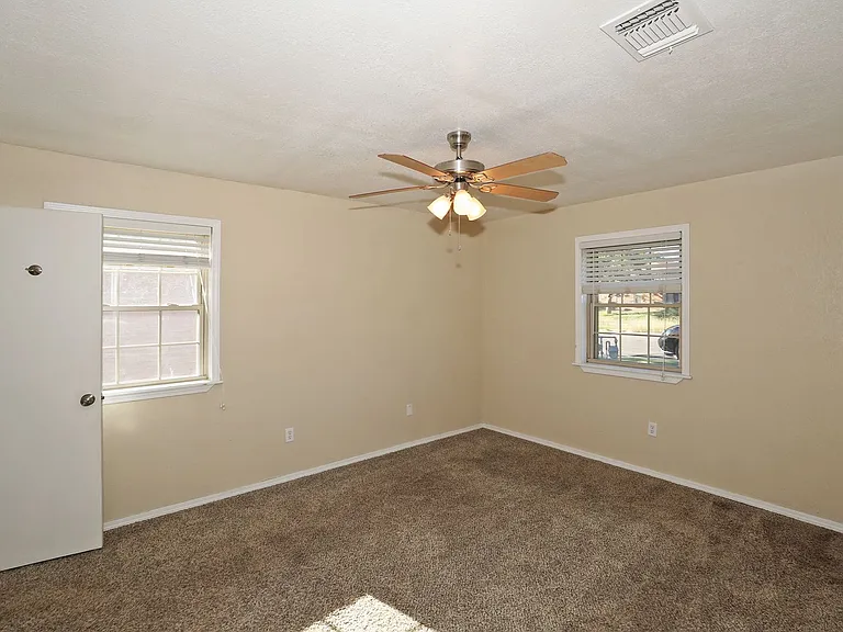 2905 Salem Dr — Photo 19