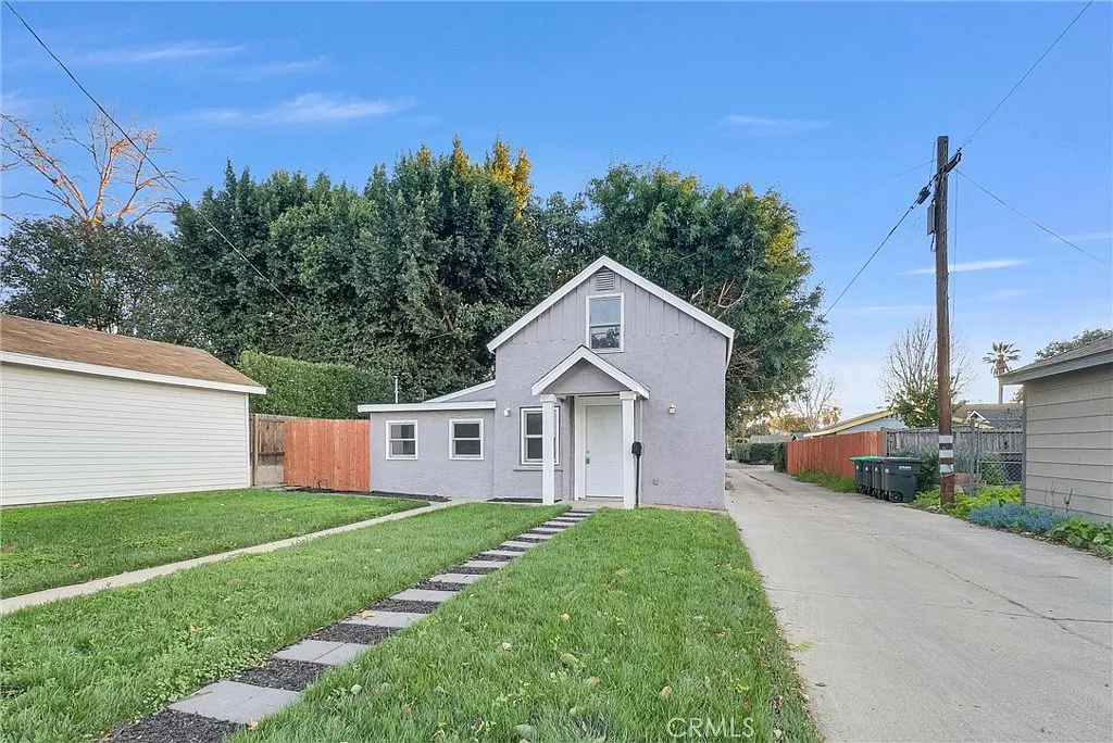 2 bed, 805 sqft, $3,250 — Photo 1