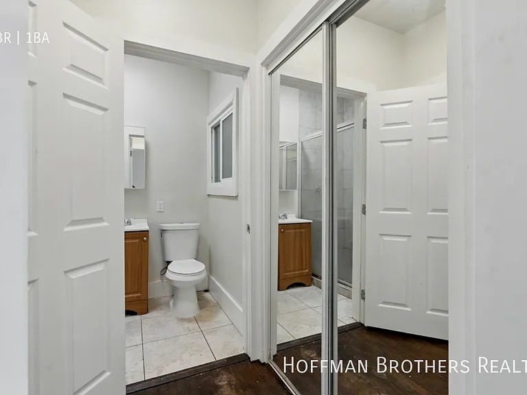 323 W 4th St #203 — Photo 8