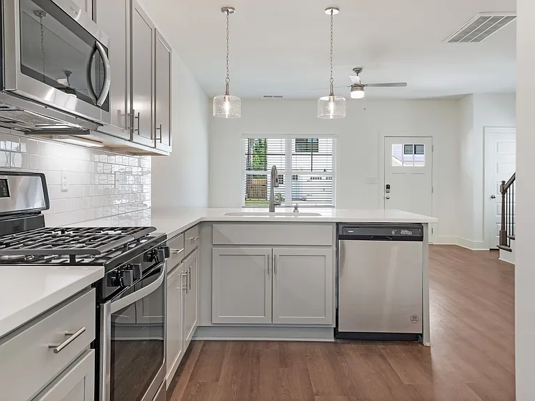 148 Huntley Dr — Photo 19