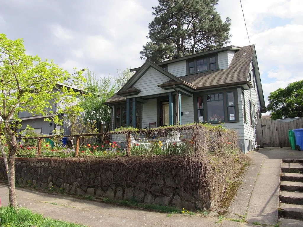 1752 NE Junior St — Photo 1