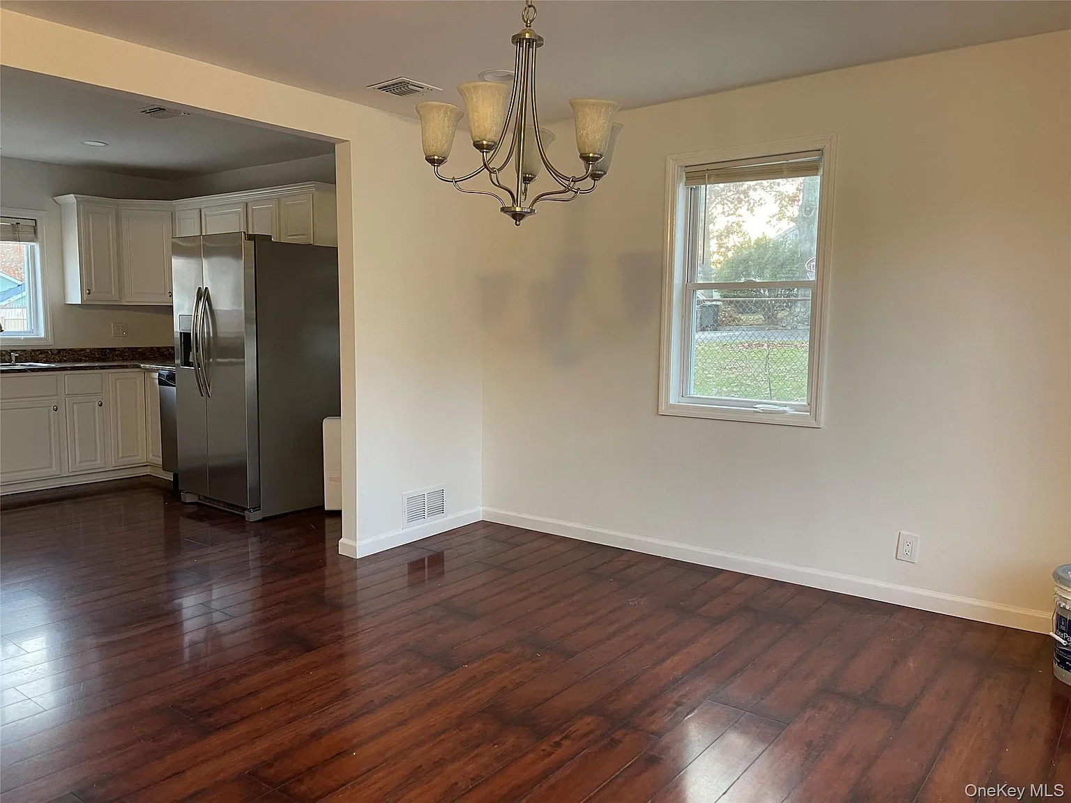 4 bed, 3.0 bath, 1392 sqft, $4,350 — Photo 3