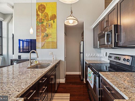 3rd image of 2429 Locust St APT 302