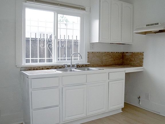 2nd image of 1445 Elm Ave #1449D