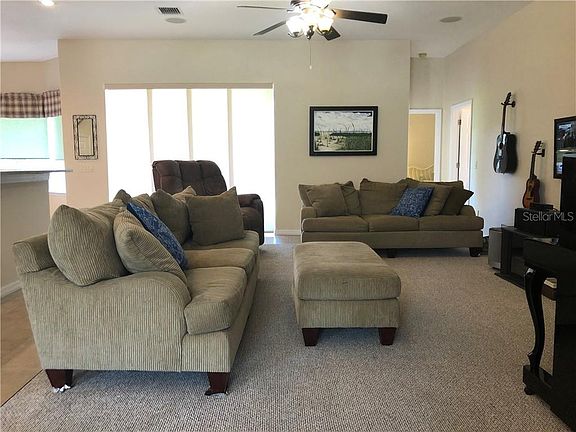 3rd image of 1013 Carriage Park Dr