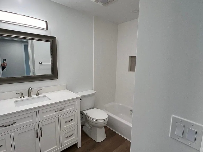 240 W El Portal #B — Photo 7