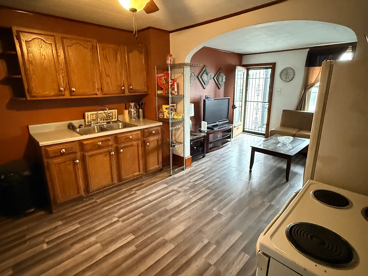 5 bed, 1300 sqft, $700 — Photo 3
