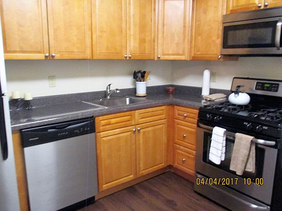 2nd image of 10 Kensington Cir APT D