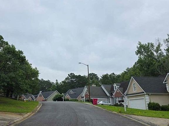 Exterior Neighborhood (street photo)