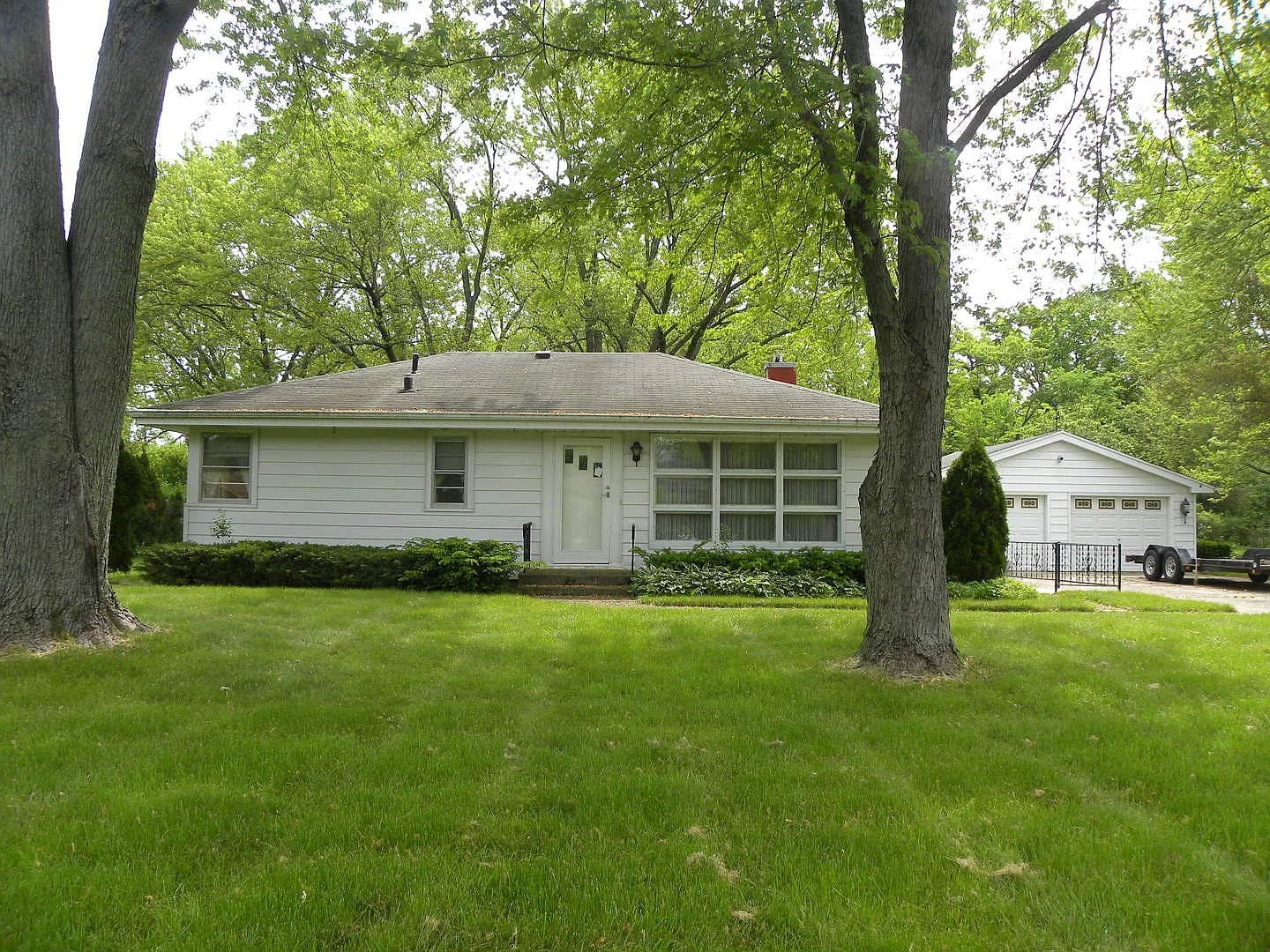 1915 Strenger Ln photo 1