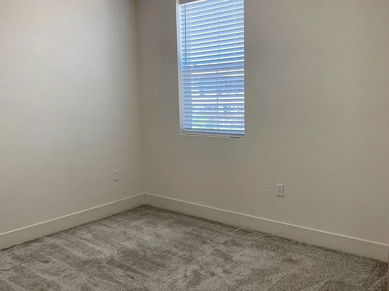 7149 Diamond Ave — Photo 15
