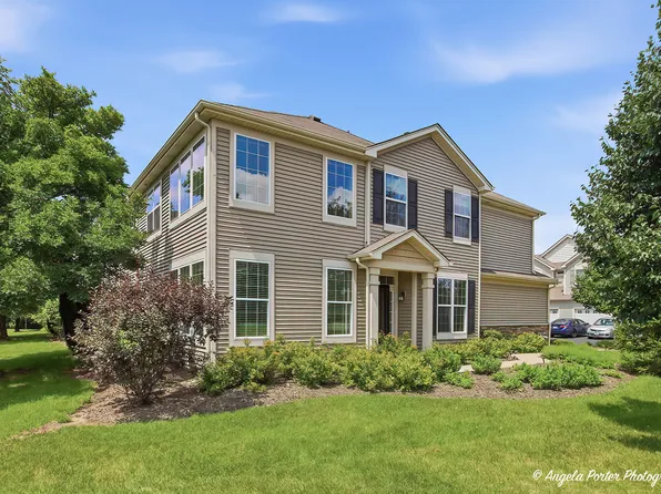 430 S Jade Ln, Round Lake, IL 60073