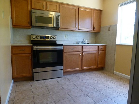 5th image of 2345 Chaucer Ave APT 1