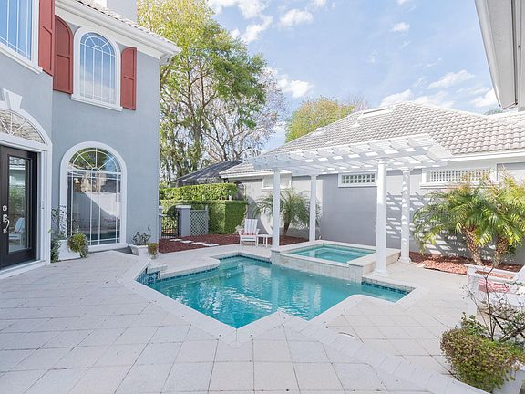 3rd image of 110 Surrey Ln
