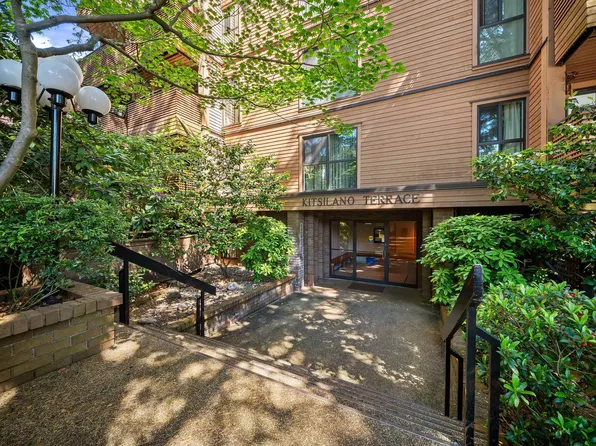 2211 W 2nd Ave #402, Vancouver, BC V6K 1H8