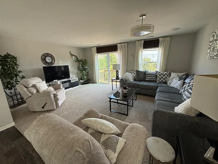701 Hickory St #701 — Photo 2