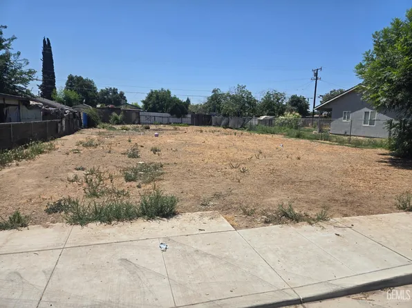 653 S Shasta Ave, Farmersville, CA 93223