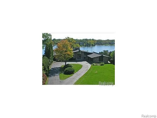 5081 Commerce Rd photo 1