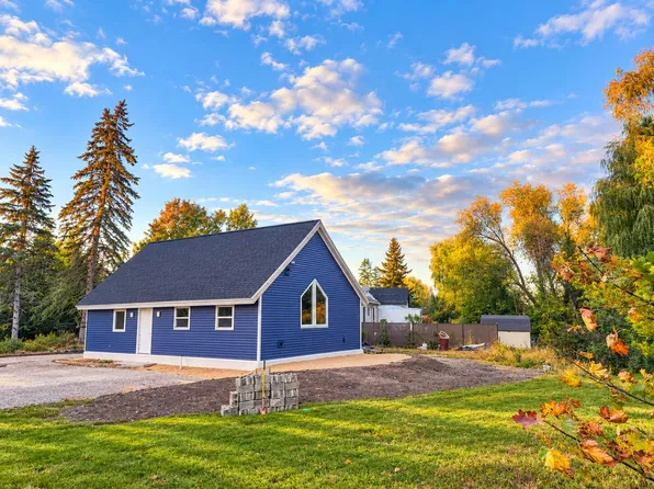 302 George St, Cheboygan, MI 49721
