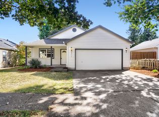 956 SW 12th St, Troutdale, OR 97060