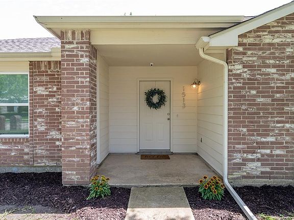 2nd image of 1513 Leeward Ln
