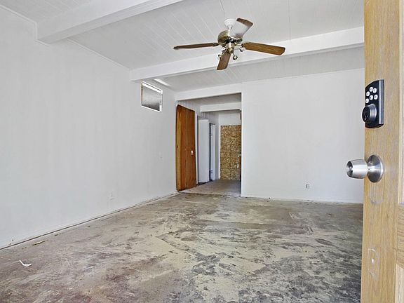 4th image of 330 E Lowell Ave