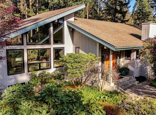 10720 Derrick Rd, North Saanich, BC V8L5M8