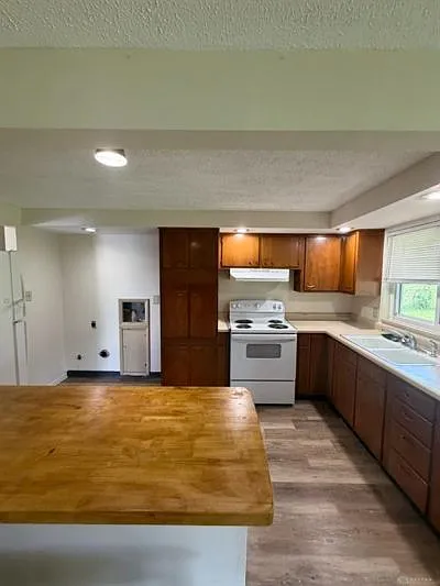1389 Mapleridge Dr — Photo 6
