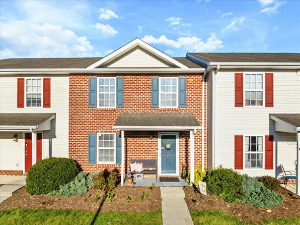 50 Charleston Ln, Christiansburg, VA 24073