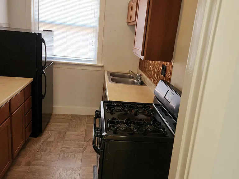 5239 Bancroft Ave — Photo 10