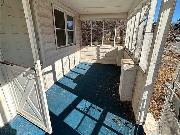 2nd image of 229 E Indiana St
