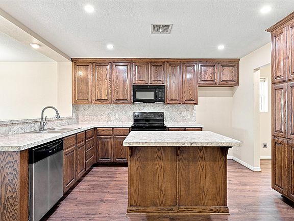 4th image of 204 Raven Ridge Ct
